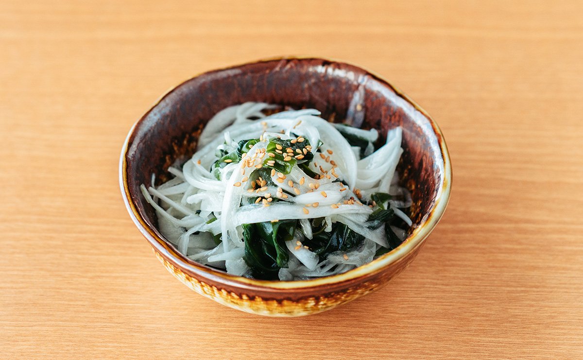 新玉ねぎと島わかめのナムル