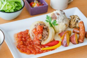 新玉ねぎの肉詰めランチ～赤と白～
